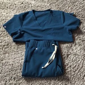 FIGS Scrubs Caribbean Blue Technical Collection Medium Set